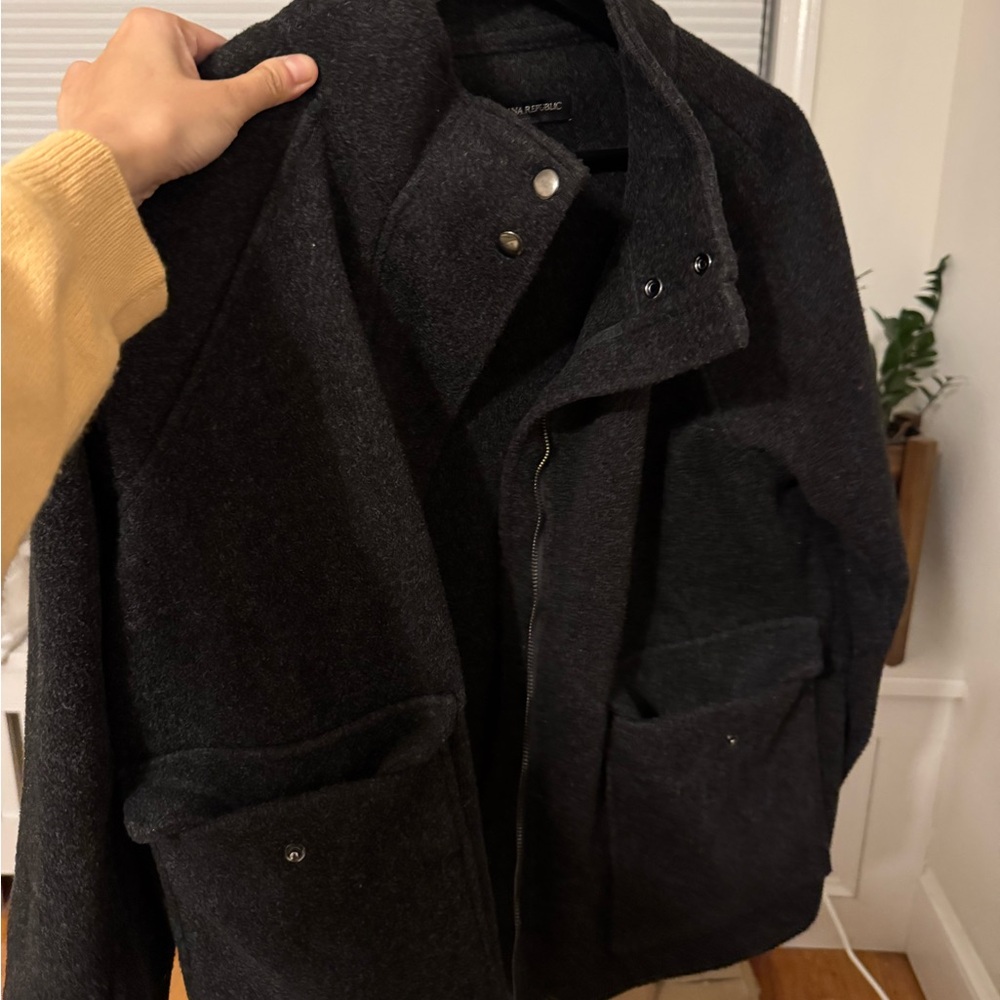 Banana republic charcoal short jacket with pocket

Very trendy color, size S